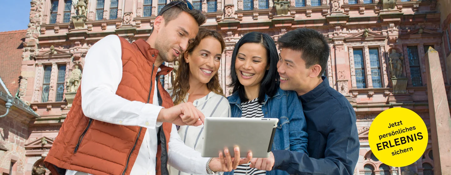 Schloss Heidelberg, Besucher vor Schloss Heidelberg